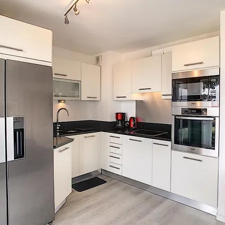 דירה Three-Bedroom Apartment Luxury Residence With Pool In Antibes אנטיב