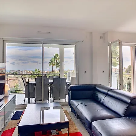 Apartamento Three-Bedroom Apartment Luxury Residence With Pool In Antibes
