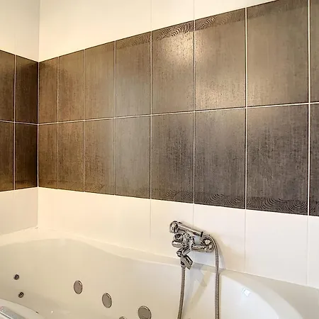 Three-Bedroom Apartment Luxury Residence With Pool In Antibes * אנטיב