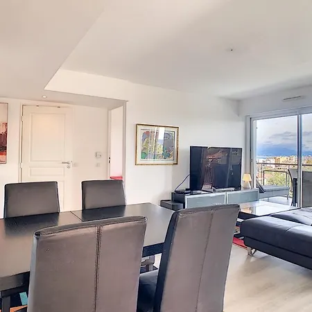 דירה Three-Bedroom Apartment Luxury Residence With Pool In Antibes אנטיב