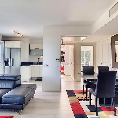 Three-Bedroom Apartment Luxury Residence With Pool In Antibes Apartamento Antibes
